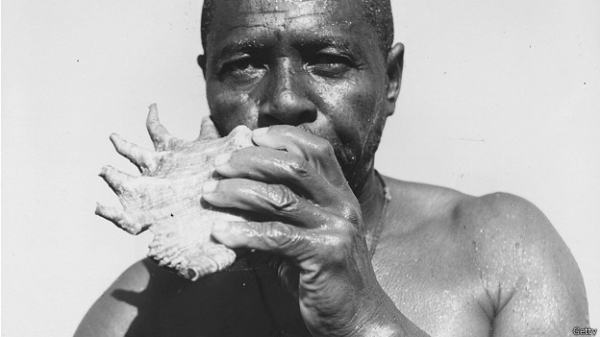 Ныряльщик с раковиной, фото 1955 года